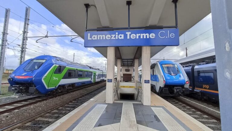 Treno Calabria stazione Lamezia