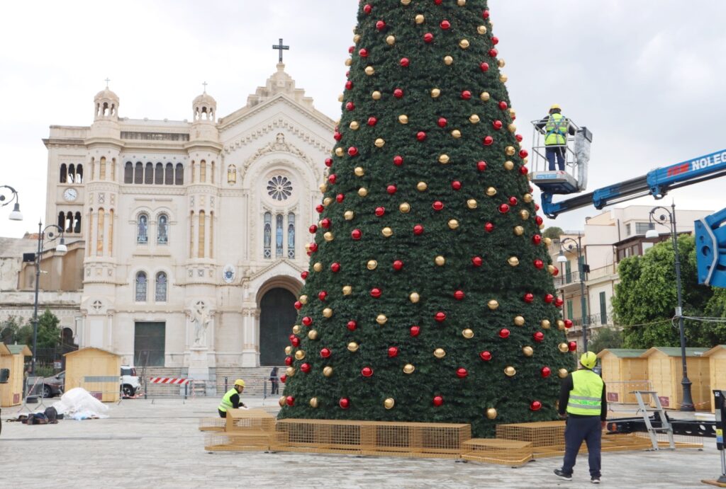 albero natale reggio calabria 2024