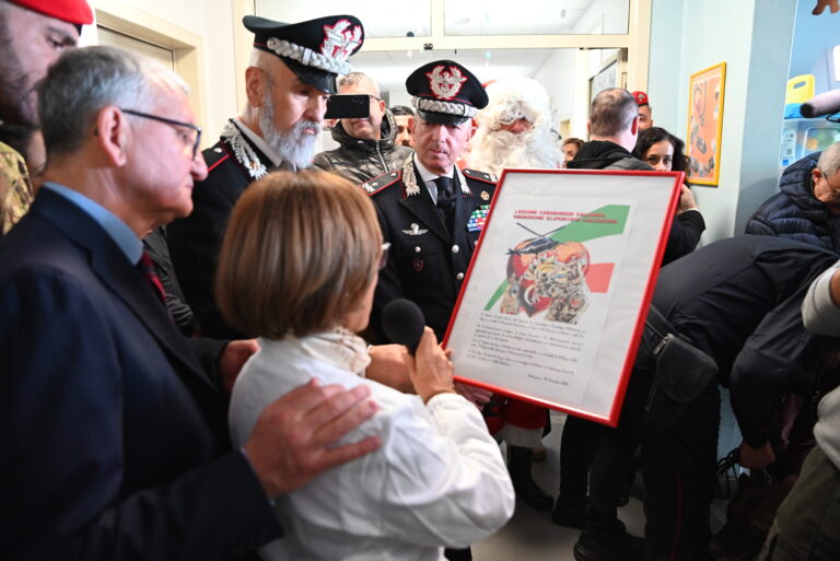 bimbi ricoverati in ospedale visita carabinieri (1)