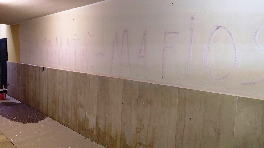 falcomatà mafioso scritte stazione san gregorio