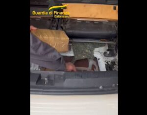 sequestro droga auto gdf catanzaro