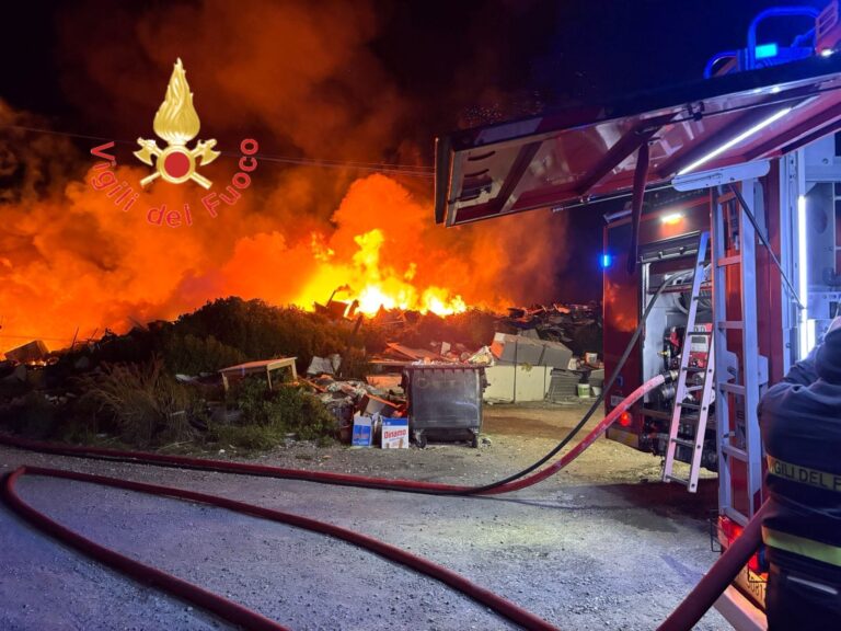 Incendio discarica