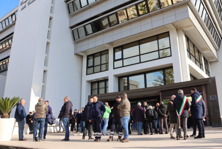 protesta dei lavoratori forestali del Mercure